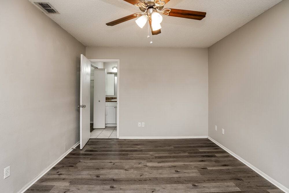 Building Photo - 585 Conure St