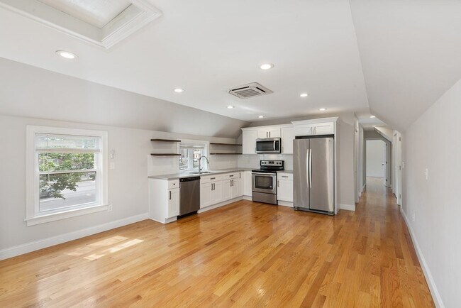 Building Photo - 25 Beachland Ave