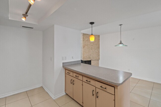 Building Photo - 2518 S Sierra Madre