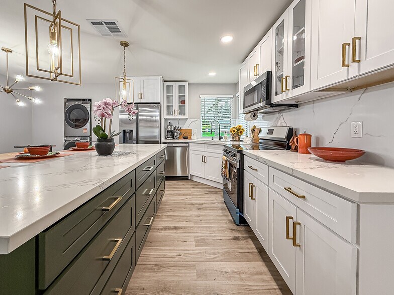 Building Photo - 717 Watson Ave