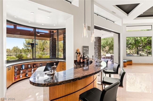 Building Photo - 2 Castle Oaks Ct