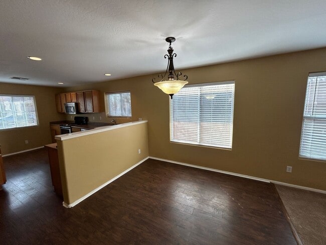 Building Photo - 15446 W Mercer Ln