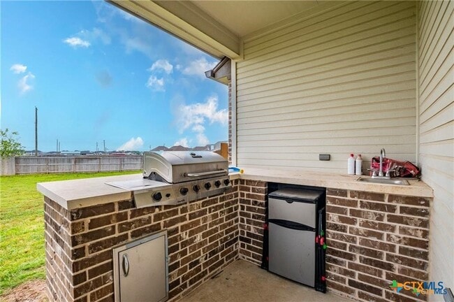 Building Photo - 8119 Green Hill Dr
