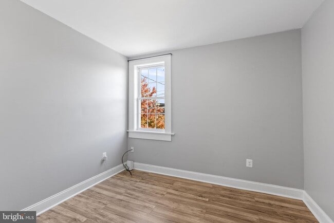 Building Photo - 625 Savage St