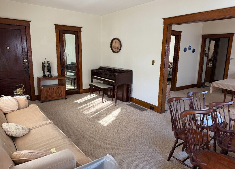 Building Photo - 40 Bennett Ave