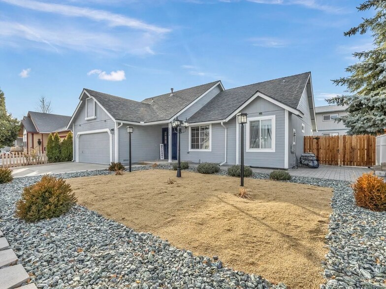 Building Photo - 3372 Bonnivew Dr