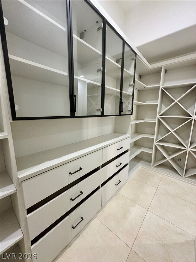 Building Photo - 2025 Grouse St