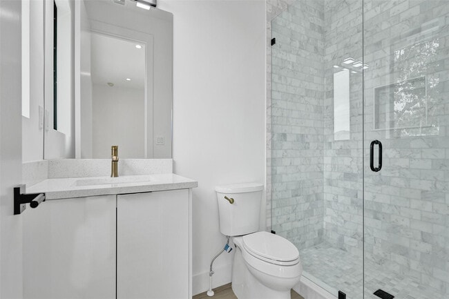 Building Photo - 606 SW 7th Ave