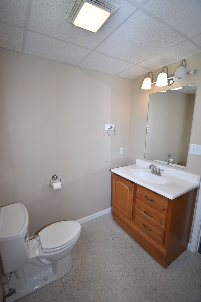 Building Photo - 3049 Westchester Dr