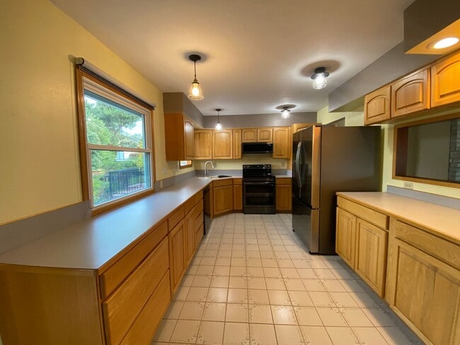 Building Photo - $300 Off 1st Month's RENT! Spacious 3-Bedroom Home with Large Fenced Yard + RV Parking in The Dalles