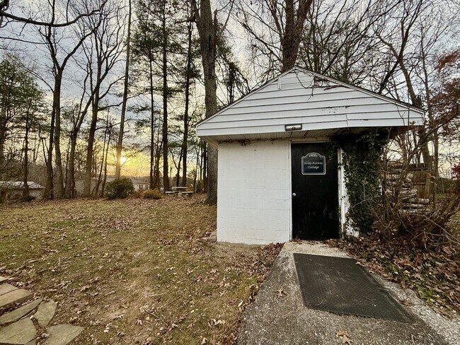 Building Photo - 117 Holly Ave