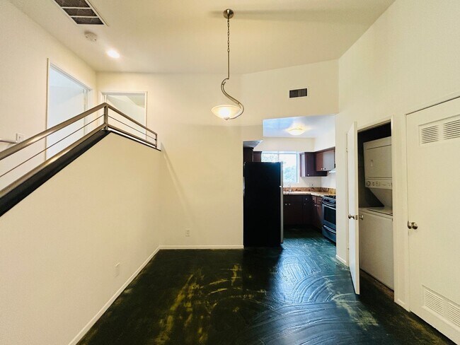 Building Photo - 2339 Hyperion Ave