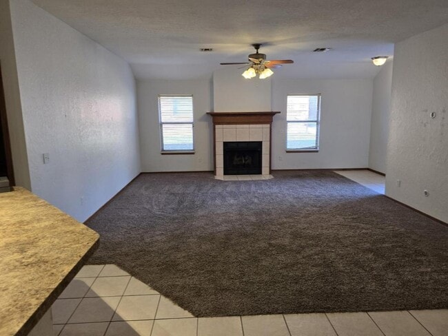 Building Photo - 902 SW 37th St