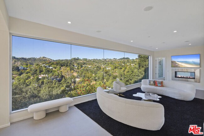 Building Photo - 9716 Oak Pass Rd