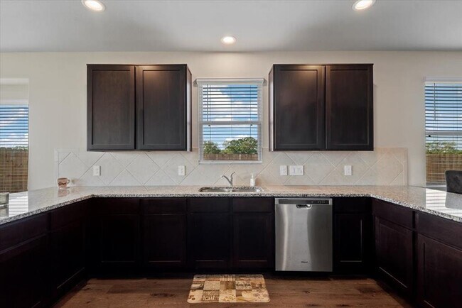 Building Photo - 5639 Brooklyn Rose Dr