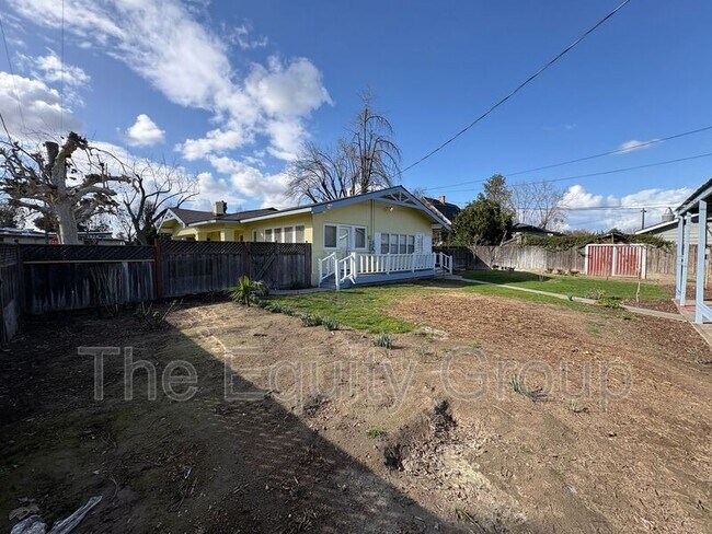 Building Photo - 1424 18th Ave