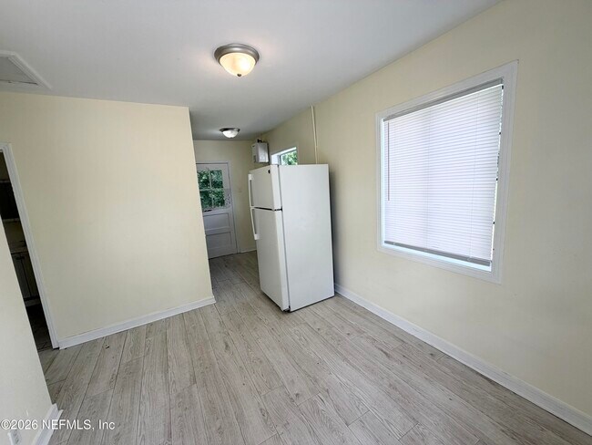 Building Photo - 2056 Navaho Ave