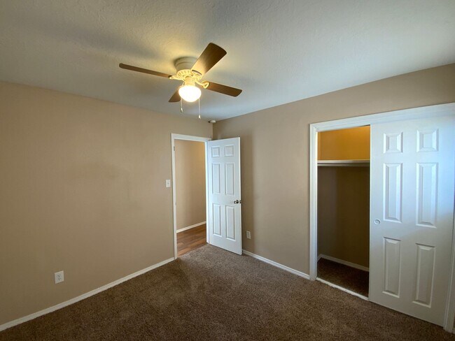 Building Photo - 3 Bedroom Single Story Home Available Near...