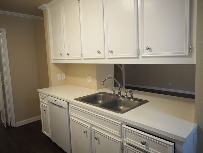 Building Photo - 3845 Ranch Road 2222