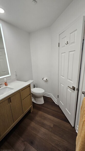 Building Photo - 321 Emerald Dr