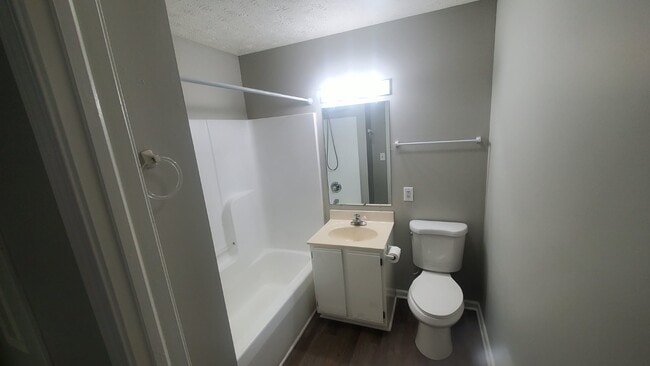 Building Photo - 41 Pine Dr