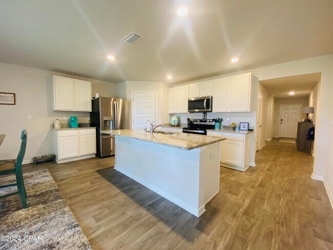 Building Photo - 127 Tiller Dr