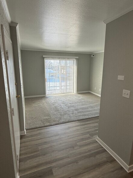 Building Photo - 505 Clough St