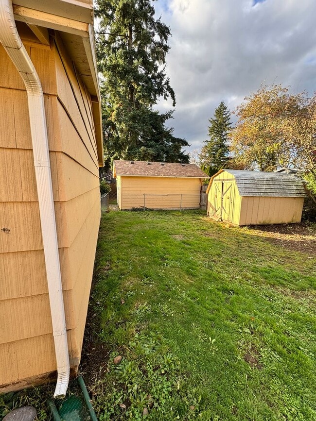 Building Photo - Charming 3-Bedroom SE Portland Home – Fully Fenced Yard - Video attached