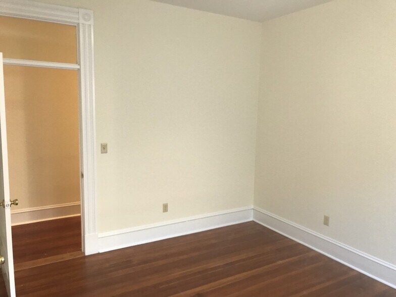 Building Photo - 1489 Beacon St