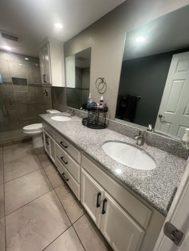 Building Photo - 3 Bed / 2 Bath House at INDIAN PALMS CC** ...