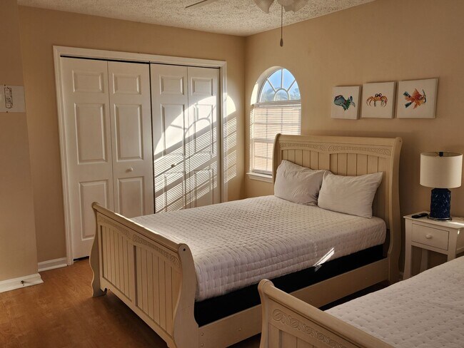 Building Photo - Palm Cove