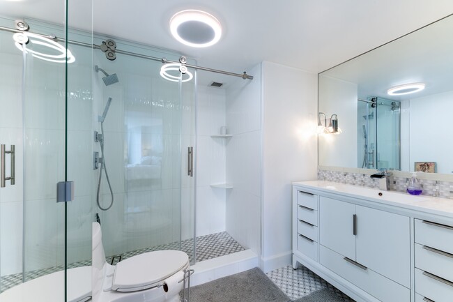 Building Photo - 2600 N Flagler Dr