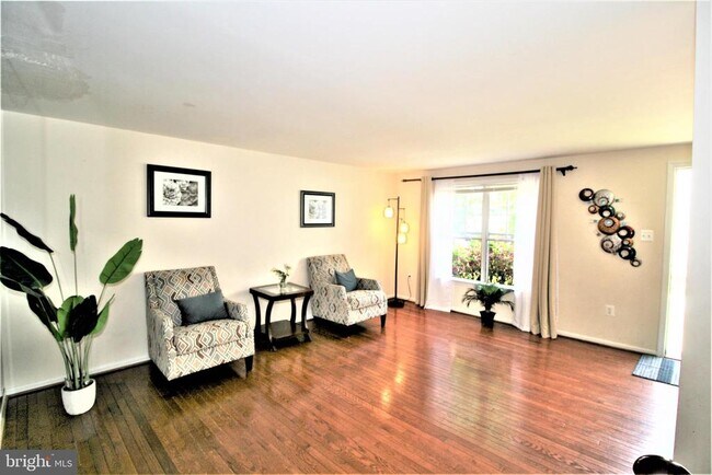 Building Photo - 10602 Tuppence Ct