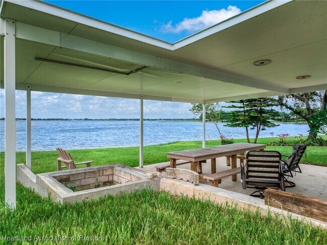 Building Photo - 403 Lake Lotela Dr