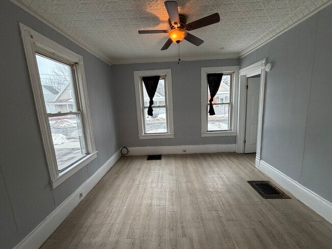 Building Photo - 121 Schiller Ave