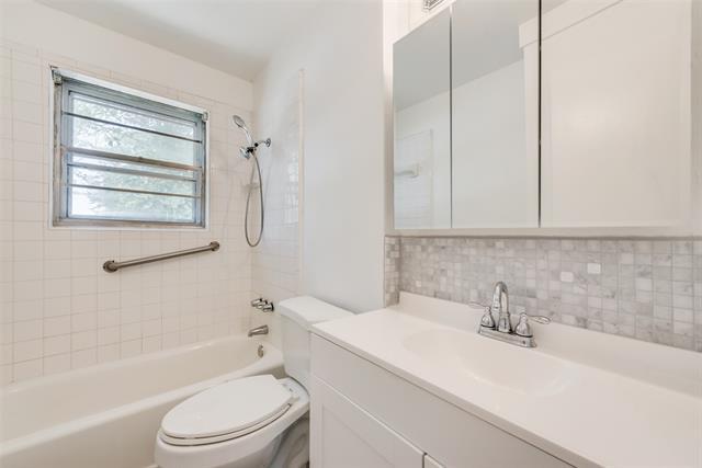 Building Photo - 1412 Woodcrest Dr