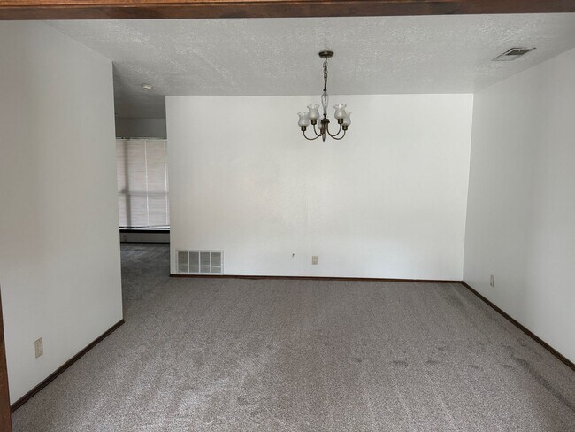 Building Photo - 4 Br, 1.75 Ba, 2 living areas, formal dining room, 2 CG, nice yards, storage shed