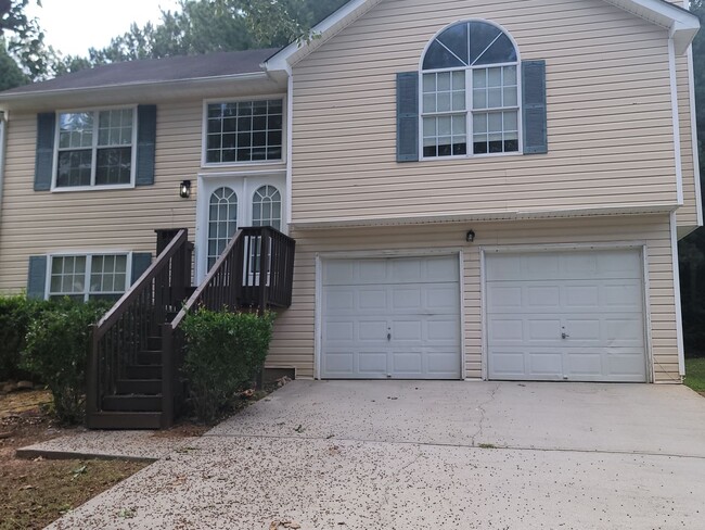 Building Photo - Great In-Law Suite Property - Master on Up...