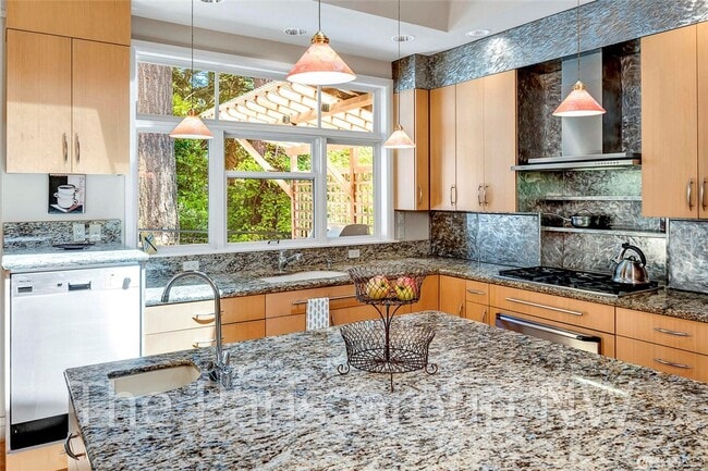 Building Photo - Extraordinary Custom Enatai Home *4min to DT Bellevue *High End Finishes * Central AC *EV Charger