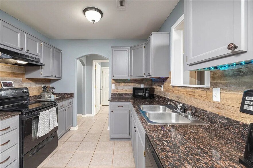 Building Photo - 421 Coopers Wy