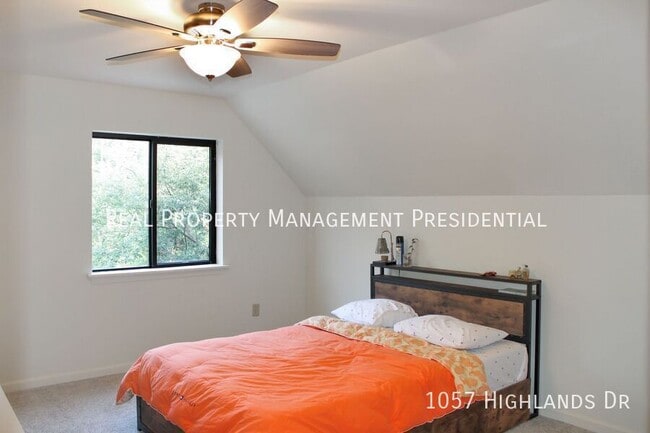 Building Photo - 1057 Highlands Dr