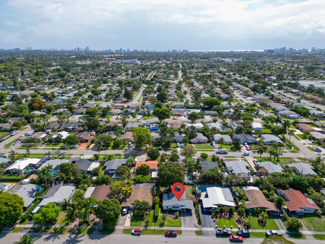 Building Photo - 5840 NE 1st Terrace