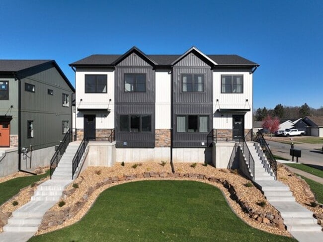 Building Photo - Brand New Luxury Townhomes: 3BR, 2.5Bath Altoona WI