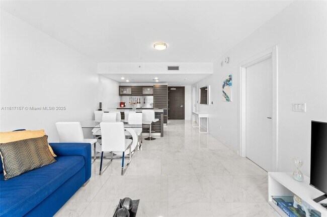 Building Photo - 200 Biscayne Blvd Way