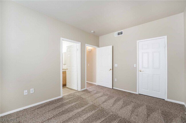 Building Photo - 10001 Peace Way