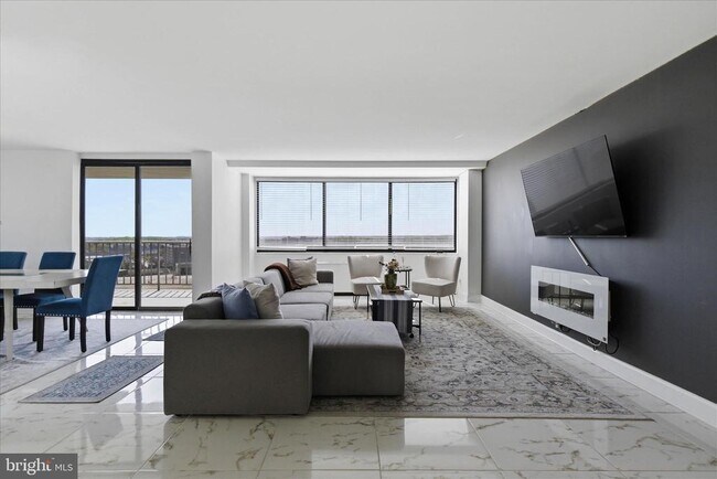 Building Photo - 301 N Beauregard St