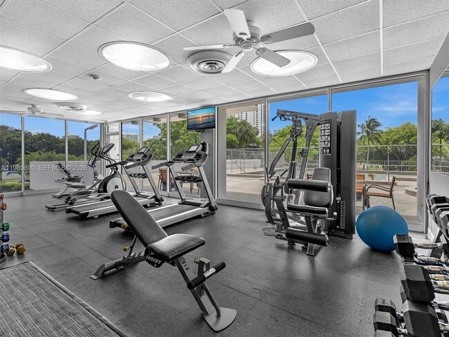 Building Photo - 3375 N Country Club Dr