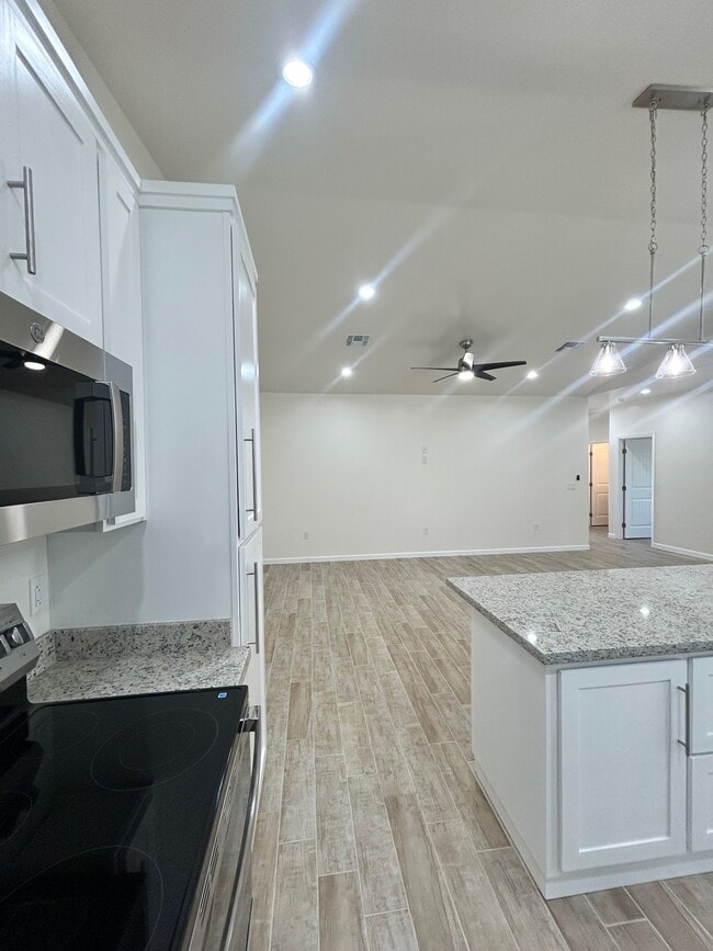 Building Photo - 1324 Renda Ct