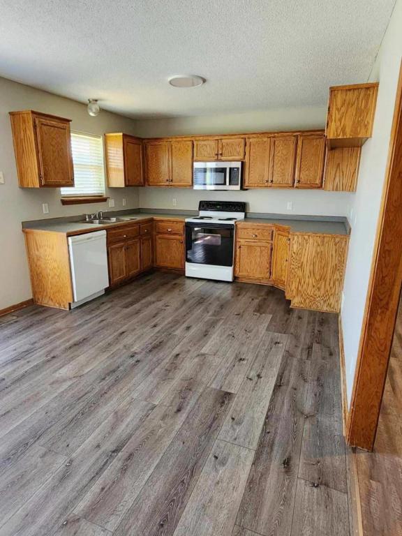 Building Photo - 211 E 22nd St