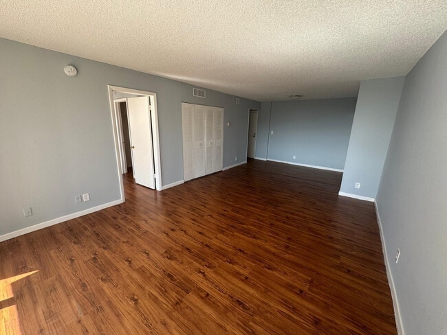 Building Photo - 4222 Inverrary Blvd